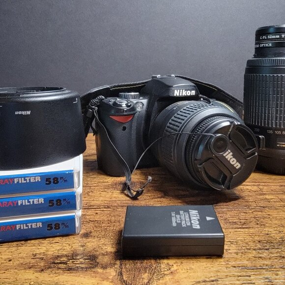 NIKON D60 6.1MP Digital SLR Camera Kit - Picture 2 of 9